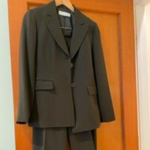 Tahari Suit - Brown - Size 8 - Excellent Condition